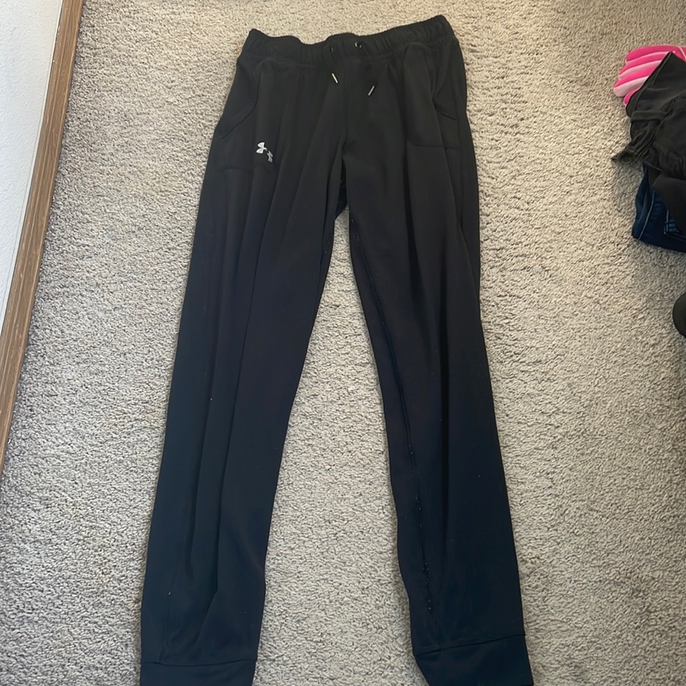 Size 0 Under Armour sweatpants.